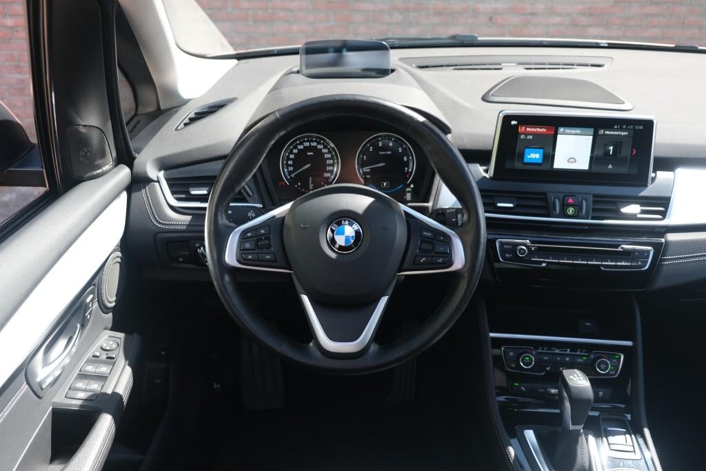 BMW 2 Serie 225xe iPerformance Active Tourer High Executive | SOH 87% | Navi | App Connect | Panoramadak | Keyless | Harman Kardon | Elektrische Achterklep | Camera afbeelding 16