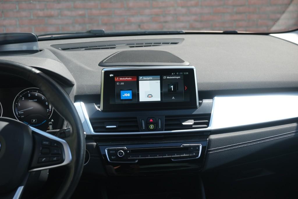 BMW 2 Serie 225xe iPerformance Active Tourer High Executive | SOH 87% | Navi | App Connect | Panoramadak | Keyless | Harman Kardon | Elektrische Achterklep | Camera afbeelding 17