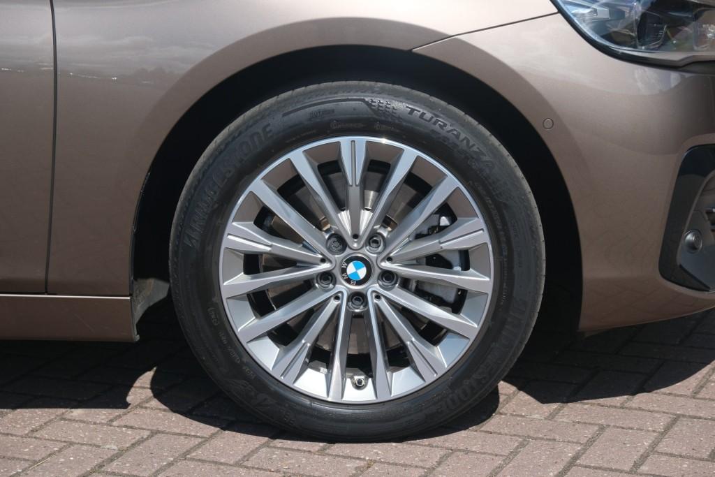 BMW 2 Serie 225xe iPerformance Active Tourer High Executive | SOH 87% | Navi | App Connect | Panoramadak | Keyless | Harman Kardon | Elektrische Achterklep | Camera afbeelding 32