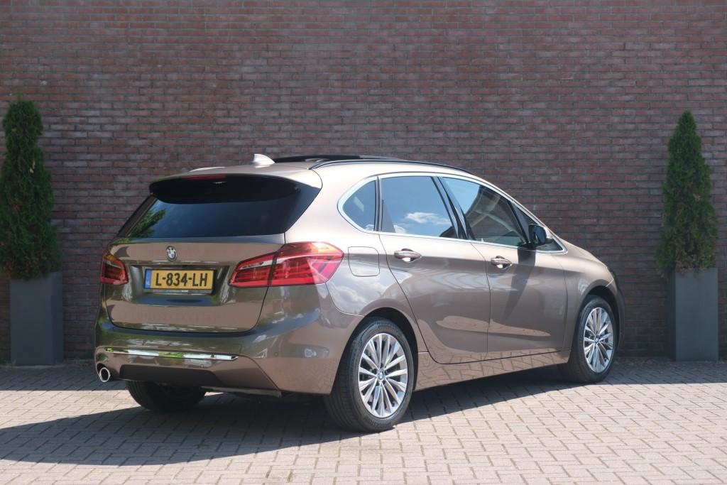 BMW 2 Serie 225xe iPerformance Active Tourer High Executive | SOH 87% | Navi | App Connect | Panoramadak | Keyless | Harman Kardon | Elektrische Achterklep | Camera afbeelding 34