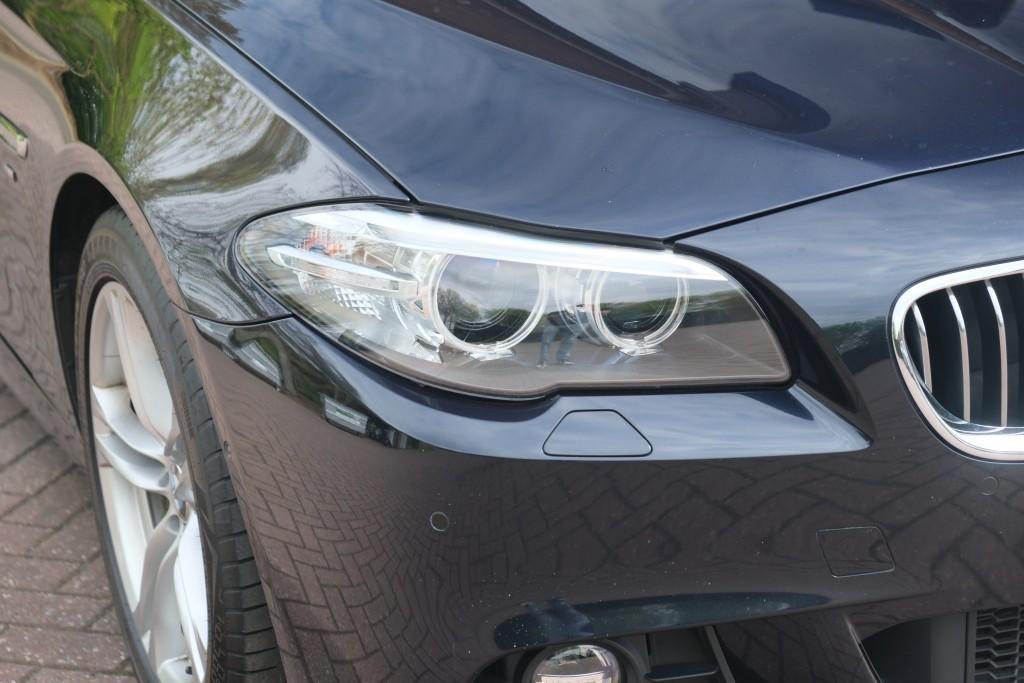 BMW 5 Serie 520i 184pk Aut. Touring M Sport Edition | Navi | Head-Up Display | Leder | Camera | Xenon | Memory | Stoelverwarming | Trekhaak afbeelding 2