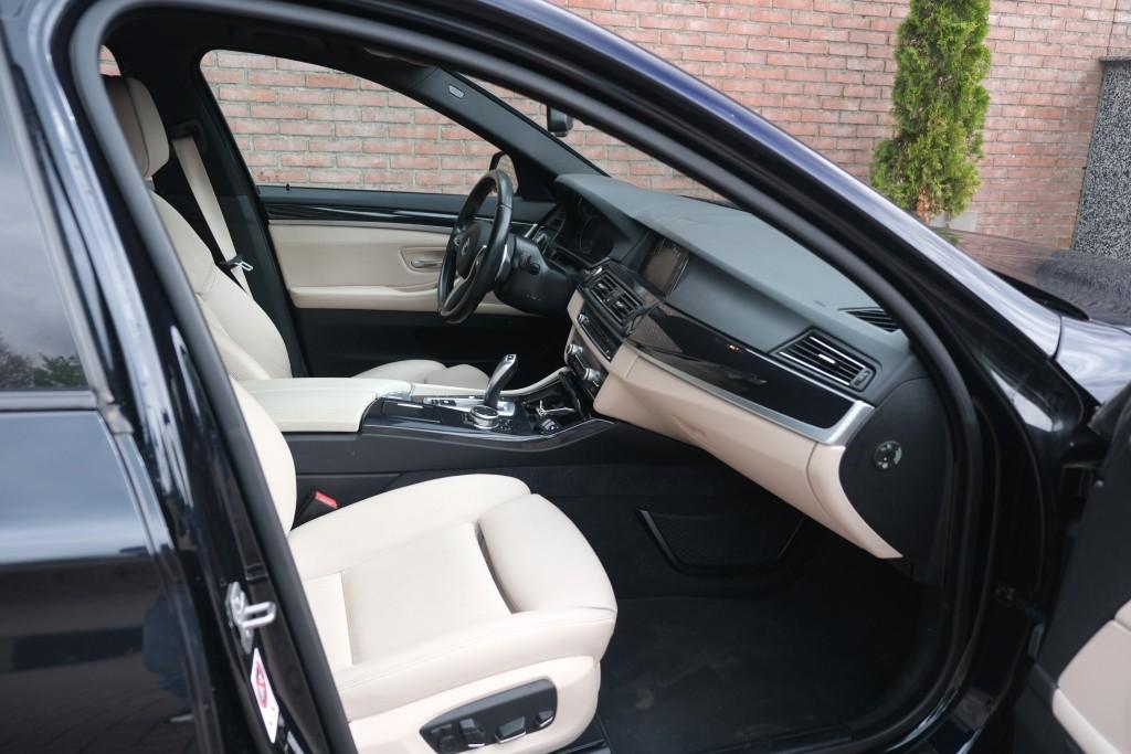 BMW 5 Serie 520i 184pk Aut. Touring M Sport Edition | Navi | Head-Up Display | Leder | Camera | Xenon | Memory | Stoelverwarming | Trekhaak afbeelding 4