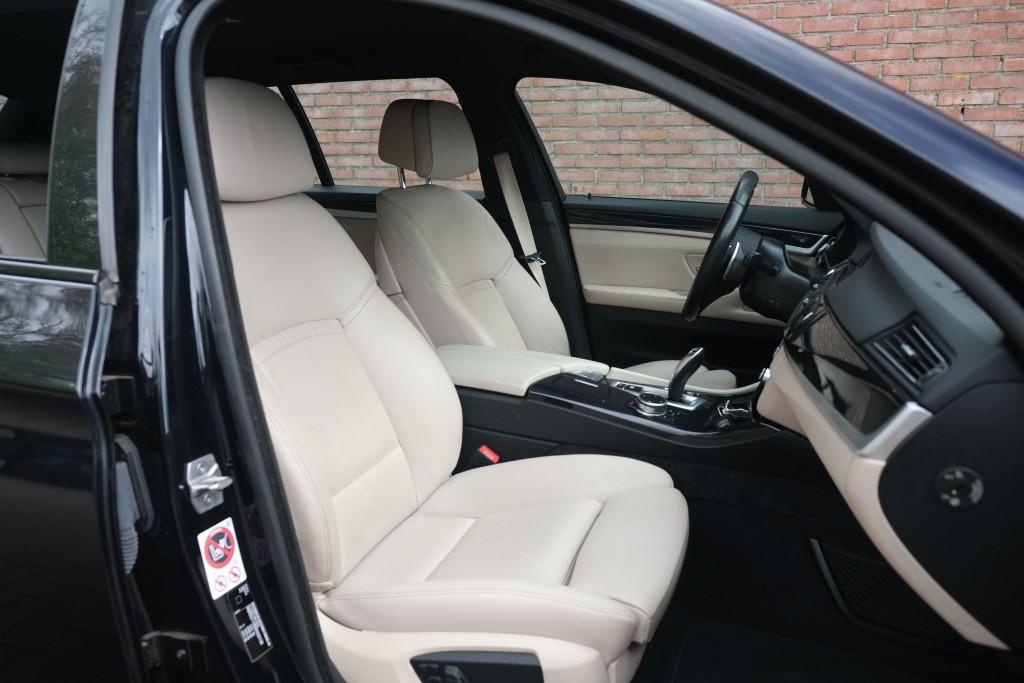 BMW 5 Serie 520i 184pk Aut. Touring M Sport Edition | Navi | Head-Up Display | Leder | Camera | Xenon | Memory | Stoelverwarming | Trekhaak afbeelding 6
