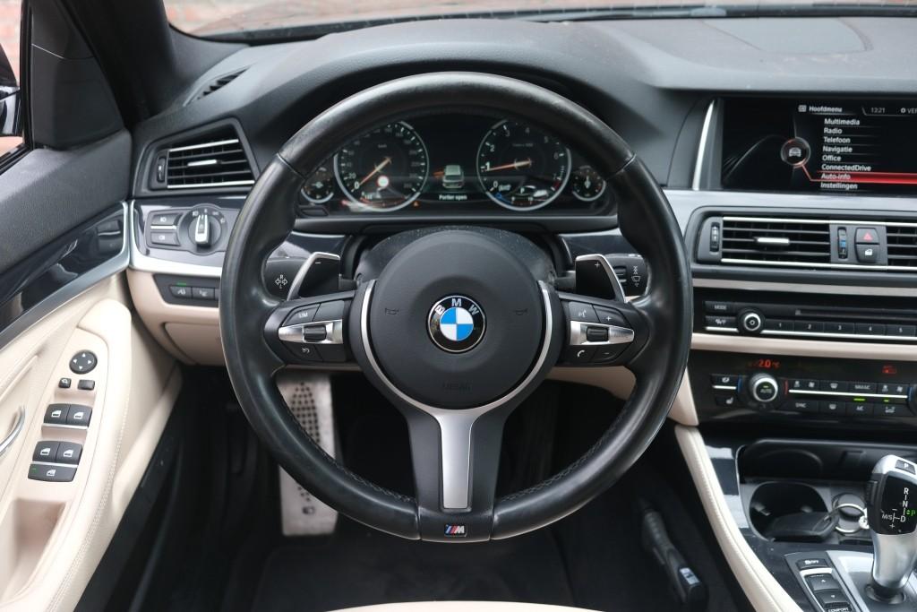 BMW 5 Serie 520i 184pk Aut. Touring M Sport Edition | Navi | Head-Up Display | Leder | Camera | Xenon | Memory | Stoelverwarming | Trekhaak afbeelding 16