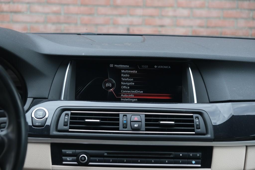 BMW 5 Serie 520i 184pk Aut. Touring M Sport Edition | Navi | Head-Up Display | Leder | Camera | Xenon | Memory | Stoelverwarming | Trekhaak afbeelding 17