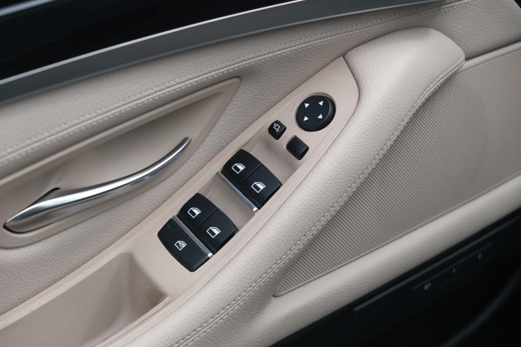 BMW 5 Serie 520i 184pk Aut. Touring M Sport Edition | Navi | Head-Up Display | Leder | Camera | Xenon | Memory | Stoelverwarming | Trekhaak afbeelding 29