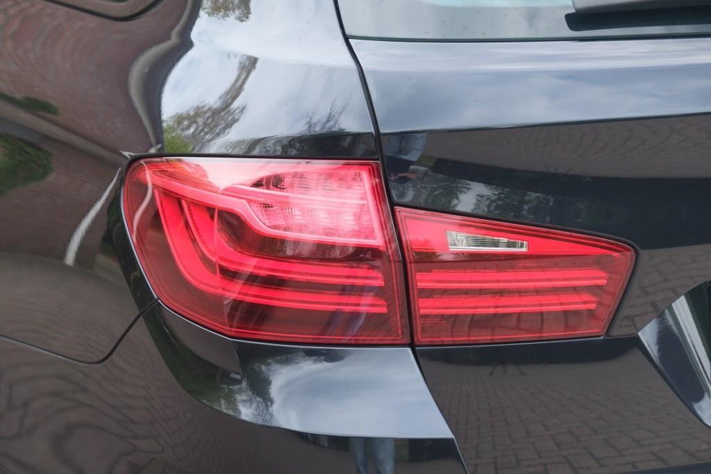 BMW 5 Serie 520i 184pk Aut. Touring M Sport Edition | Navi | Head-Up Display | Leder | Camera | Xenon | Memory | Stoelverwarming | Trekhaak afbeelding 36