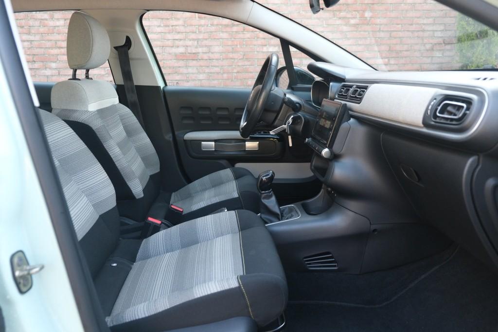 Citroën C3 1.2 PureTech 82pk Shine | Navi | App Connect | Climate | Cruise | Panoramadak | PDC afbeelding 4