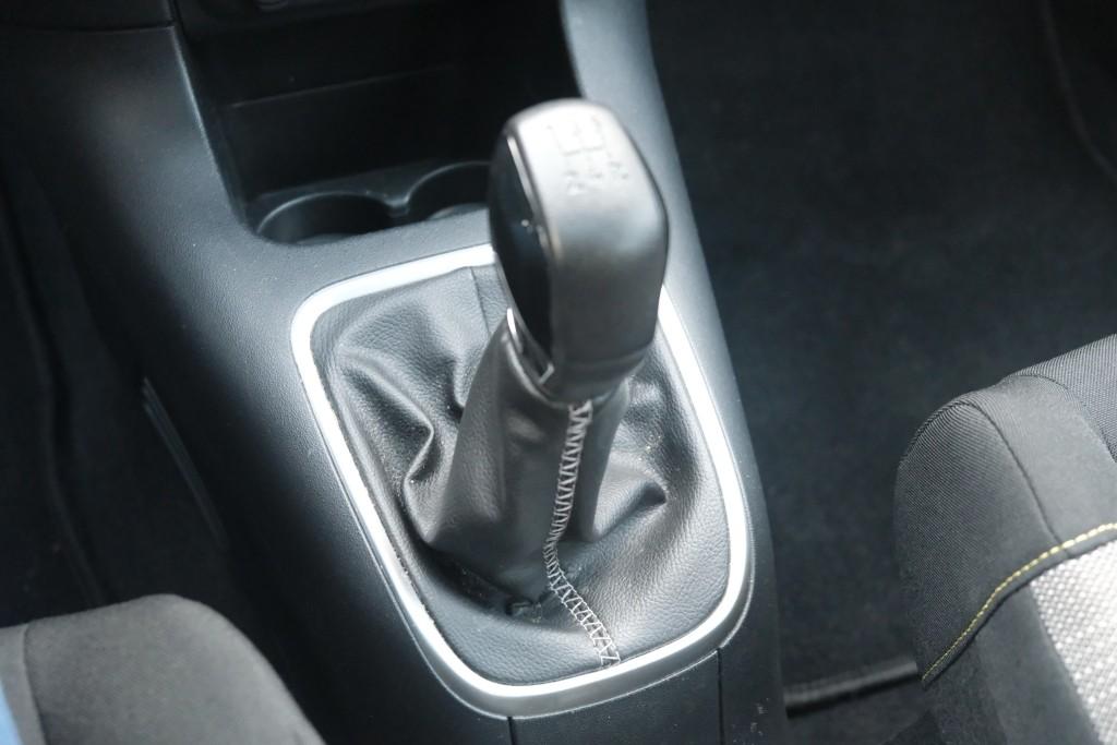 Citroën C3 1.2 PureTech 82pk Shine | Navi | App Connect | Climate | Cruise | Panoramadak | PDC afbeelding 23