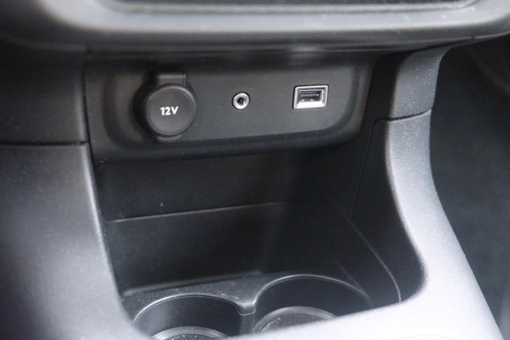 Citroën C3 1.2 PureTech 82pk Shine | Navi | App Connect | Climate | Cruise | Panoramadak | PDC afbeelding 24