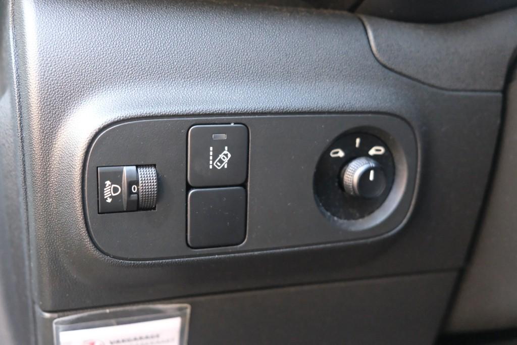 Citroën C3 1.2 PureTech 82pk Shine | Navi | App Connect | Climate | Cruise | Panoramadak | PDC afbeelding 25