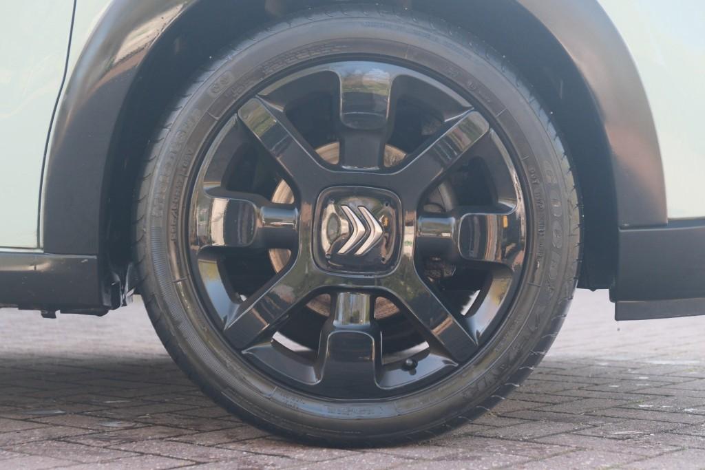 Citroën C3 1.2 PureTech 82pk Shine | Navi | App Connect | Climate | Cruise | Panoramadak | PDC afbeelding 27