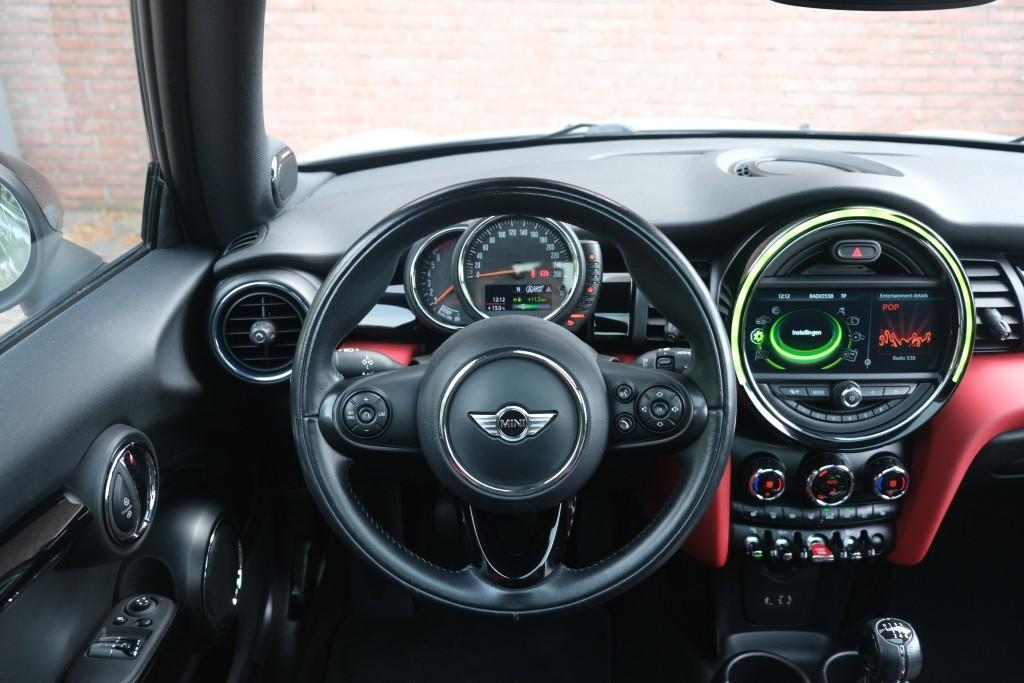 MINI Cooper S 192pk Chili Serious Business | JCW Pakket | Panoramadak | Keyless | Camera | Harman/kardon | Winter Pakket afbeelding 15