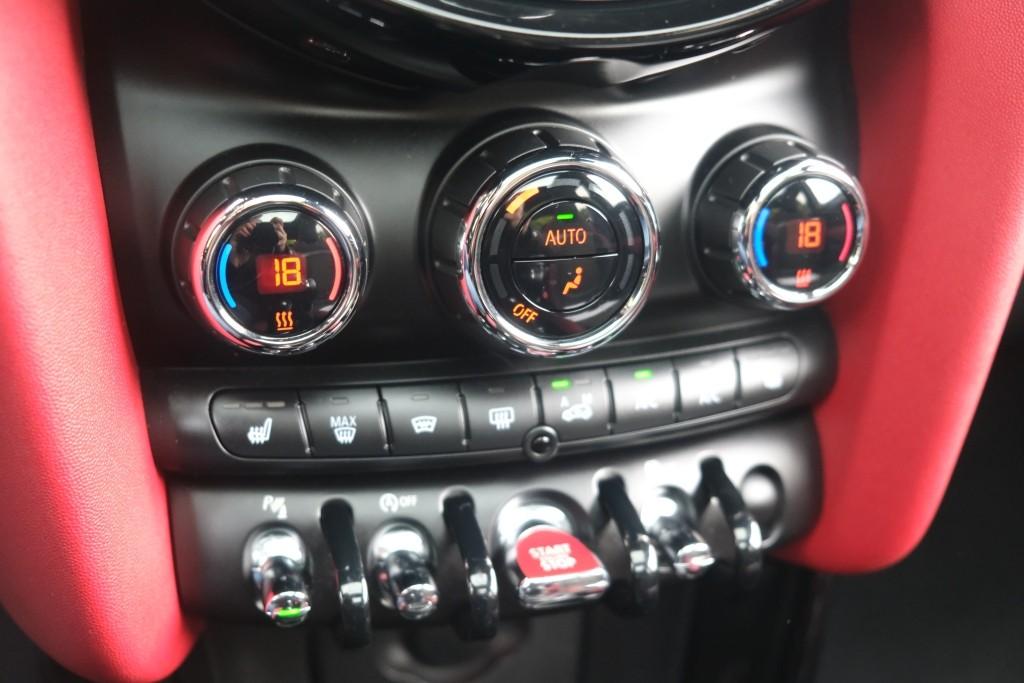 MINI Cooper S 192pk Chili Serious Business | JCW Pakket | Panoramadak | Keyless | Camera | Harman/kardon | Winter Pakket afbeelding 23