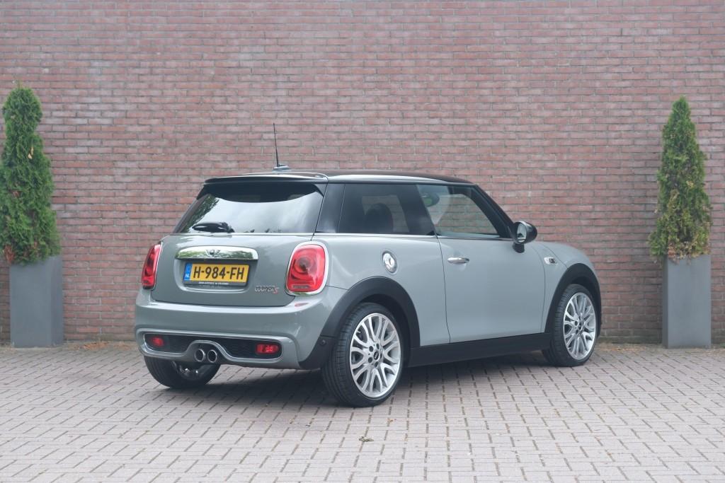 MINI Cooper S 192pk Chili Serious Business | JCW Pakket | Panoramadak | Keyless | Camera | Harman/kardon | Winter Pakket afbeelding 33