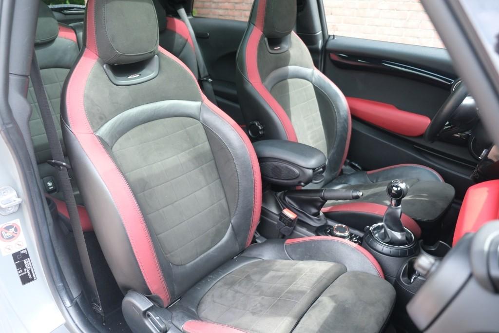 MINI Cooper S 192pk Chili Serious Business | JCW Pakket | Panoramadak | Keyless | Camera | Harman/kardon | Winter Pakket afbeelding 5