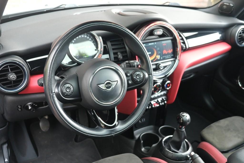 MINI Cooper S 192pk Chili Serious Business | JCW Pakket | Panoramadak | Keyless | Camera | Harman/kardon | Winter Pakket afbeelding 7