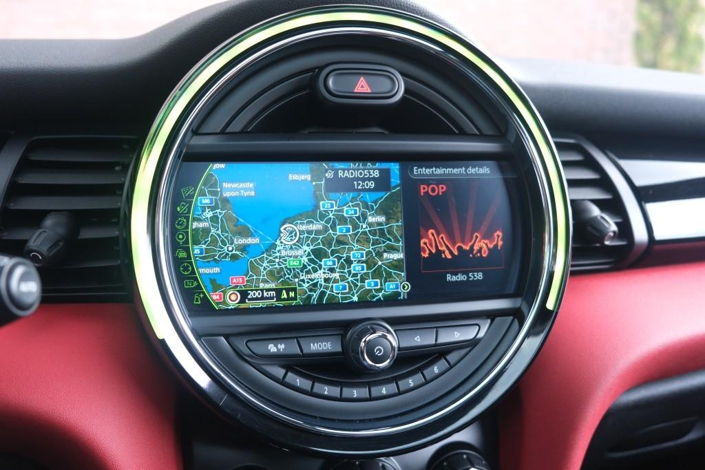 MINI Cooper S 192pk Chili Serious Business | JCW Pakket | Panoramadak | Keyless | Camera | Harman/kardon | Winter Pakket afbeelding 16