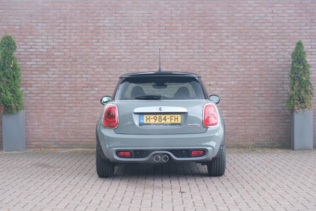 MINI Cooper S 192pk Chili Serious Business | JCW Pakket | Panoramadak | Keyless | Camera | Harman/kardon | Winter Pakket afbeelding 32