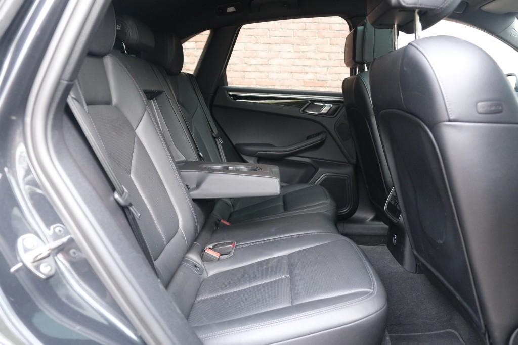 Porsche Macan 3.0 S 354pk PDK | Navi | App Connect | Panoramadak | Leder | Memory | Camera | Elektrische Achterklep | Sportuitlaat afbeelding 4