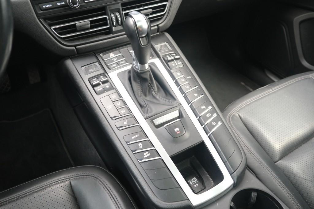 Porsche Macan 3.0 S 354pk PDK | Navi | App Connect | Panoramadak | Leder | Memory | Camera | Elektrische Achterklep | Sportuitlaat afbeelding 26