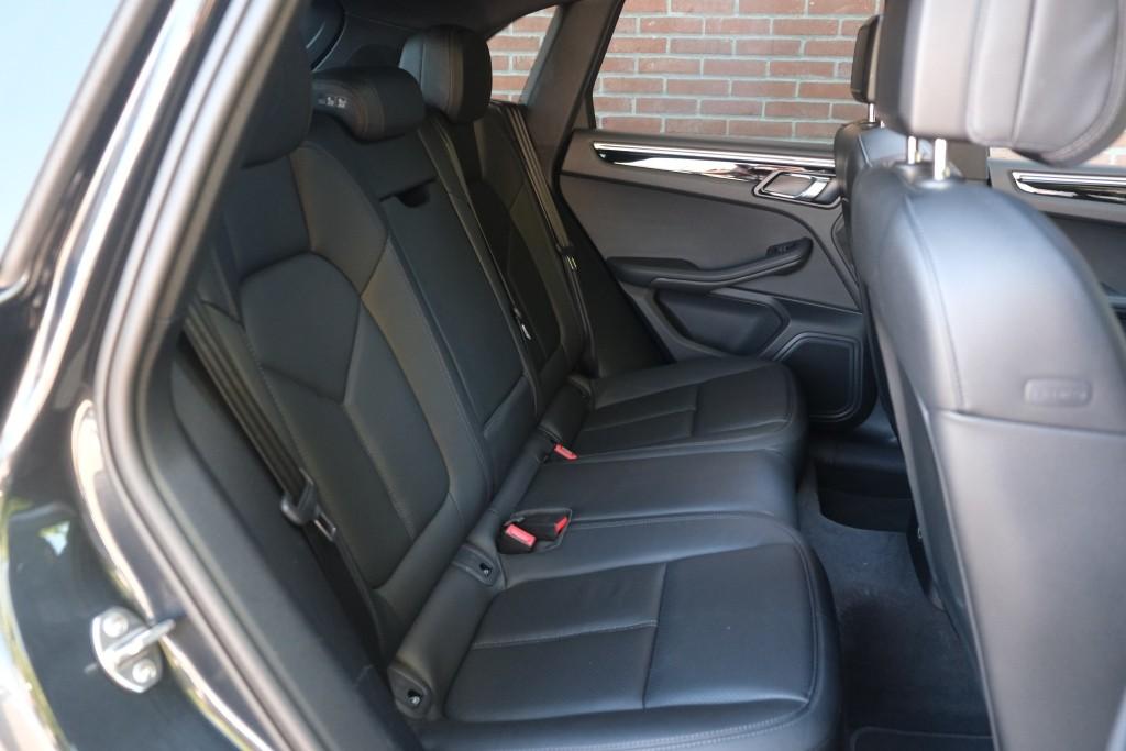 Porsche Macan 3.0 S 354pk PDK | Navi | App Connect | Panoramadak | Leder | Memory | Camera | Elektrische Achterklep | Sportuitlaat afbeelding 3