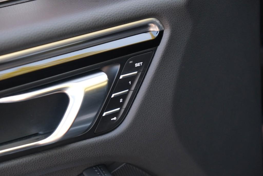 Porsche Macan 3.0 S 354pk PDK | Navi | App Connect | Panoramadak | Leder | Memory | Camera | Elektrische Achterklep | Sportuitlaat afbeelding 32