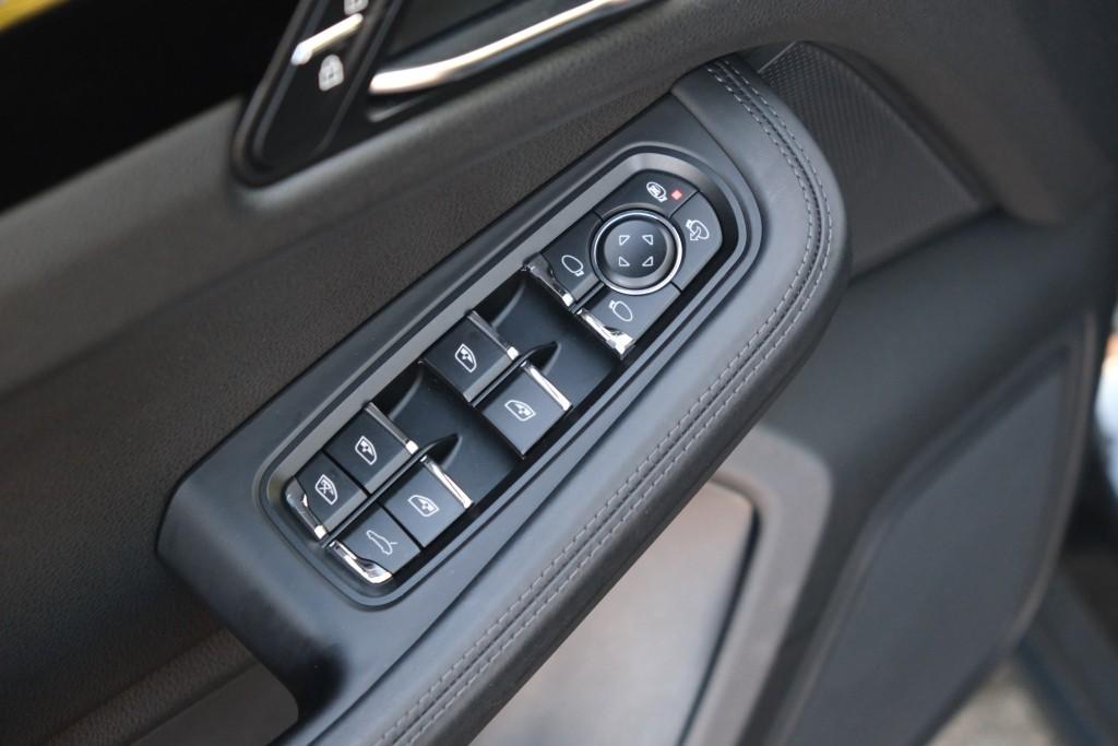 Porsche Macan 3.0 S 354pk PDK | Navi | App Connect | Panoramadak | Leder | Memory | Camera | Elektrische Achterklep | Sportuitlaat afbeelding 34