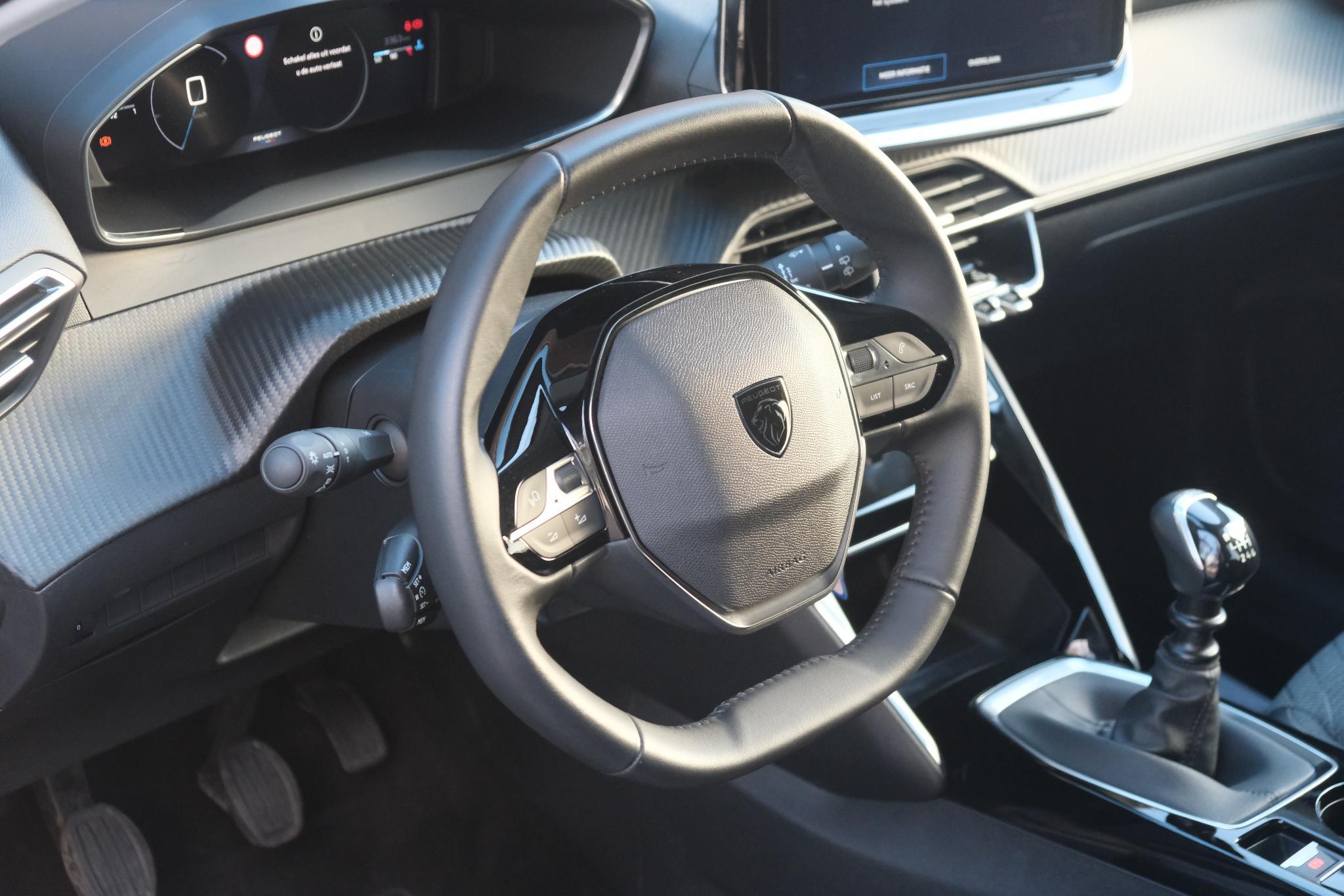 Peugeot 208 1.2 PureTech 100pk Allure | Navi | App Connect | Climate | Cruise | Camera | Dodehoek | PDC afbeelding 8