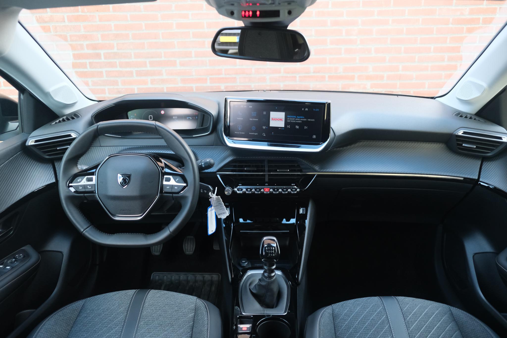 Peugeot 208 1.2 PureTech 100pk Allure | Navi | App Connect | Climate | Cruise | Camera | Dodehoek | PDC afbeelding 6