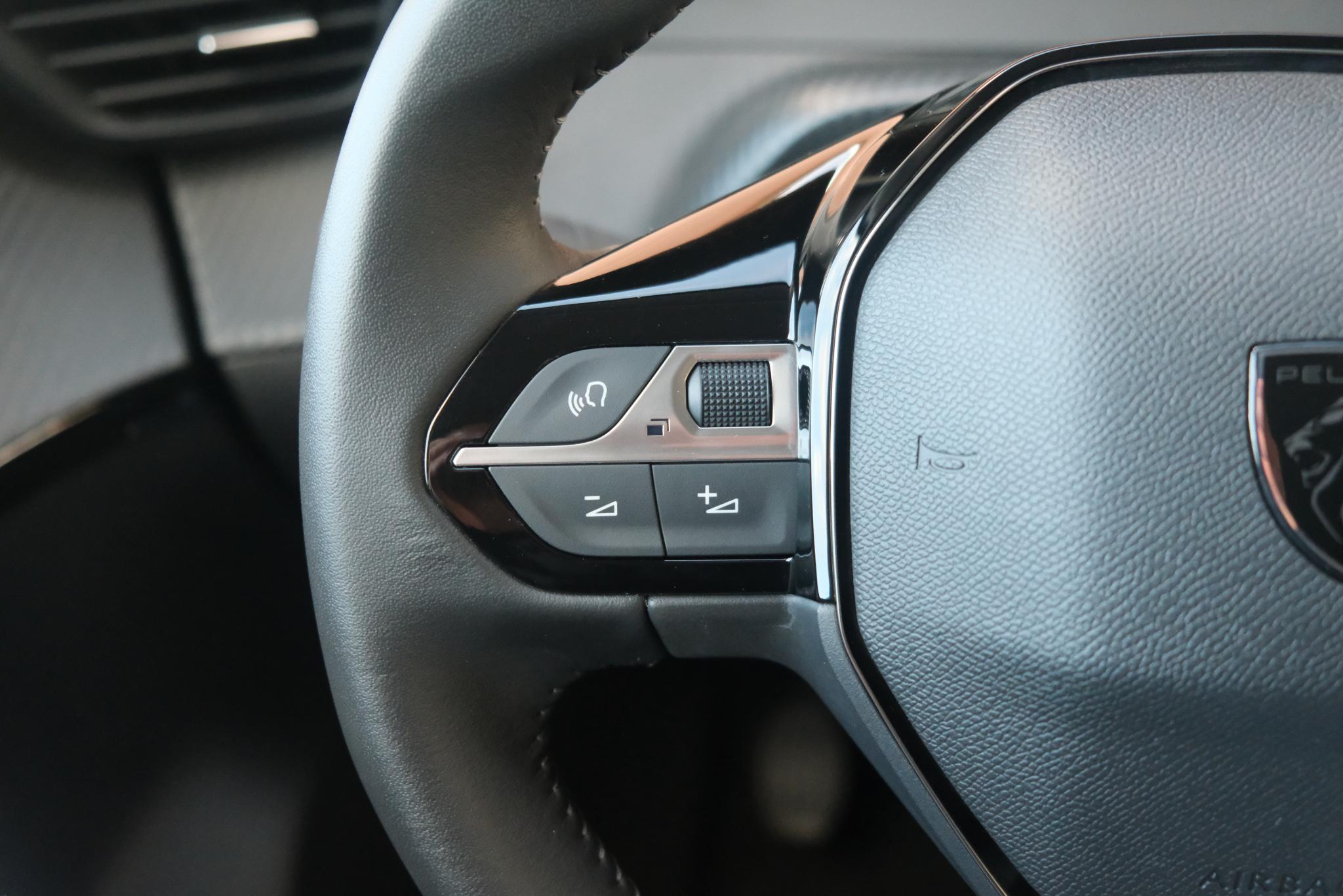 Peugeot 208 1.2 PureTech 100pk Allure | Navi | App Connect | Climate | Cruise | Camera | Dodehoek | PDC afbeelding 8