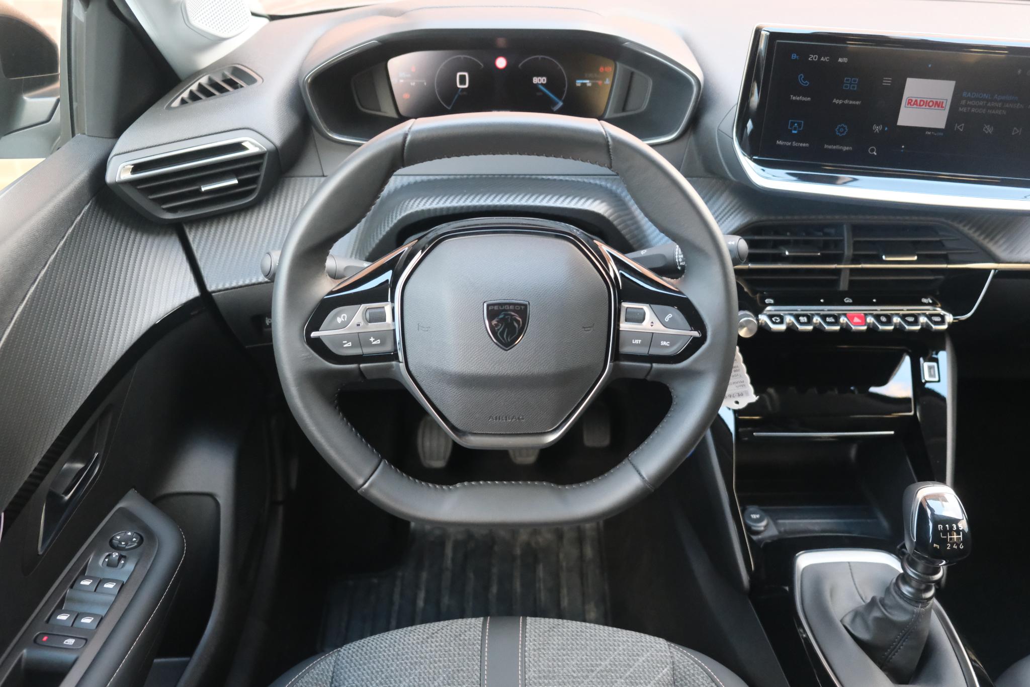 Peugeot 208 1.2 PureTech 100pk Allure | Navi | App Connect | Climate | Cruise | Camera | Dodehoek | PDC afbeelding 13