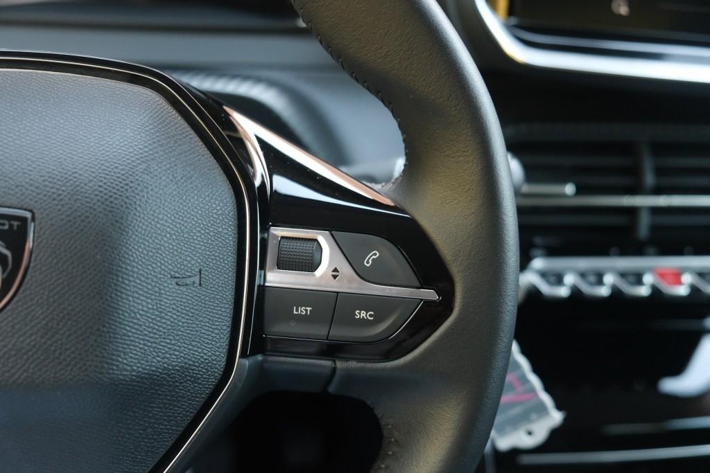 Peugeot 208 1.2 PureTech 100pk Allure | Navi | App Connect | Climate | Cruise | Camera | Dodehoek | PDC afbeelding 10