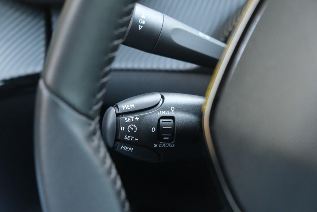 Peugeot 208 1.2 PureTech 100pk Allure | Navi | App Connect | Climate | Cruise | Camera | Dodehoek | PDC afbeelding 11