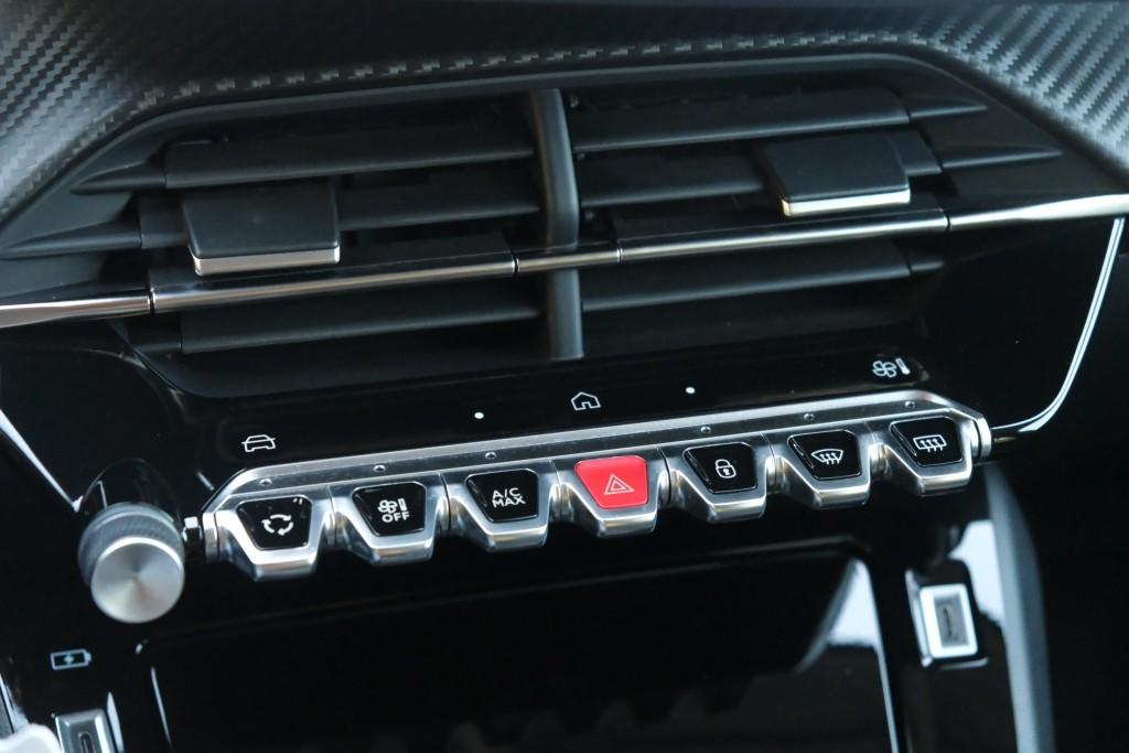 Peugeot 208 1.2 PureTech 100pk Allure | Navi | App Connect | Climate | Cruise | Camera | Dodehoek | PDC afbeelding 24