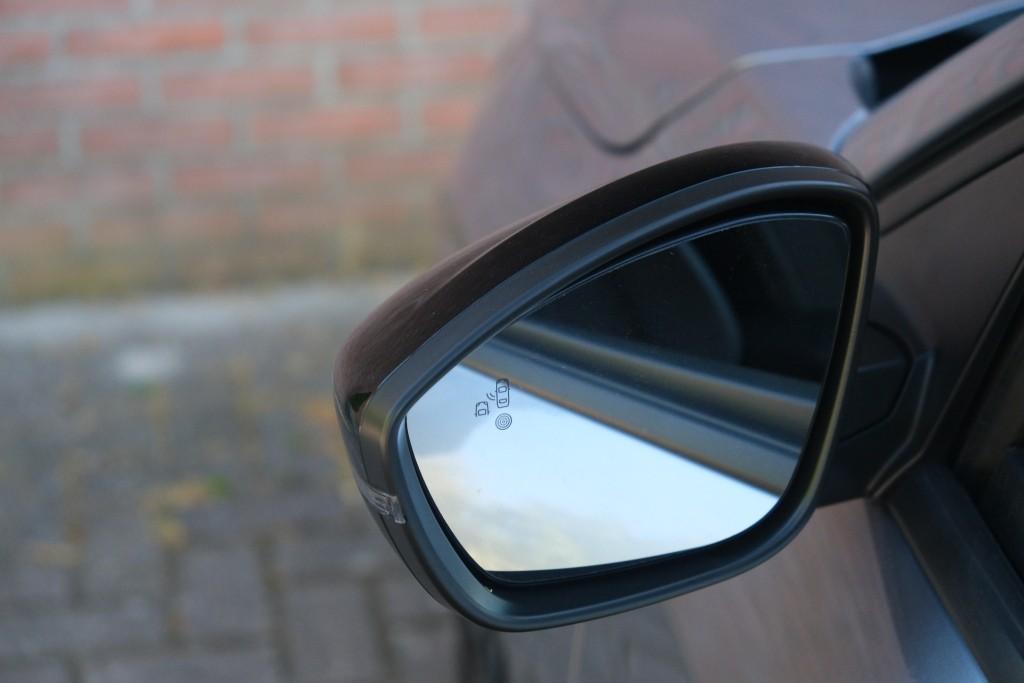 Peugeot 208 1.2 PureTech 100pk Allure | Navi | App Connect | Climate | Cruise | Camera | Dodehoek | PDC afbeelding 29