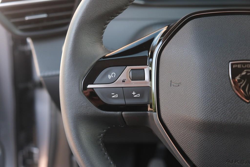 Peugeot 208 1.2 PureTech 100pk Allure | Navi | App Connect | Climate | Cruise | Camera | Dodehoek | PDC afbeelding 8