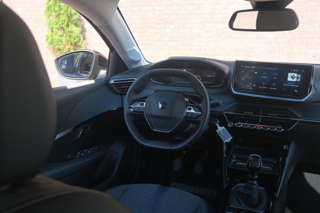 Peugeot 208 1.2 PureTech 100pk Allure | Navi | App Connect | Climate | Cruise | Camera | Dodehoek | PDC afbeelding 11