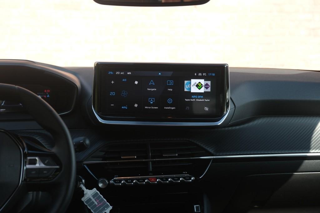 Peugeot 208 1.2 PureTech 100pk Allure | Navi | App Connect | Climate | Cruise | Camera | Dodehoek | PDC afbeelding 13
