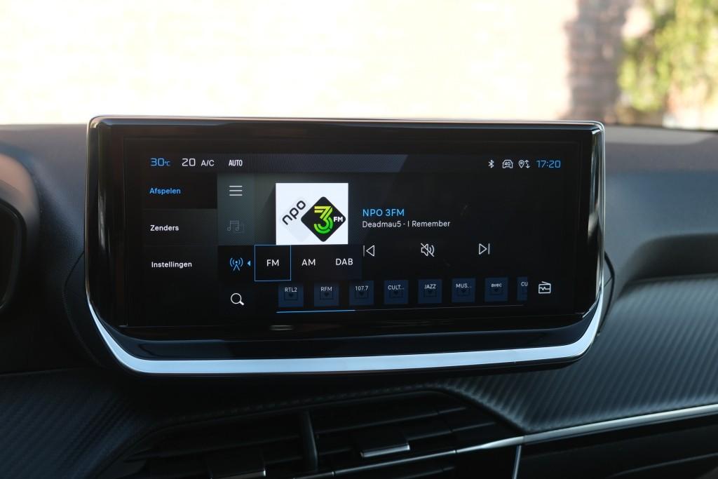 Peugeot 208 1.2 PureTech 100pk Allure | Navi | App Connect | Climate | Cruise | Camera | Dodehoek | PDC afbeelding 20