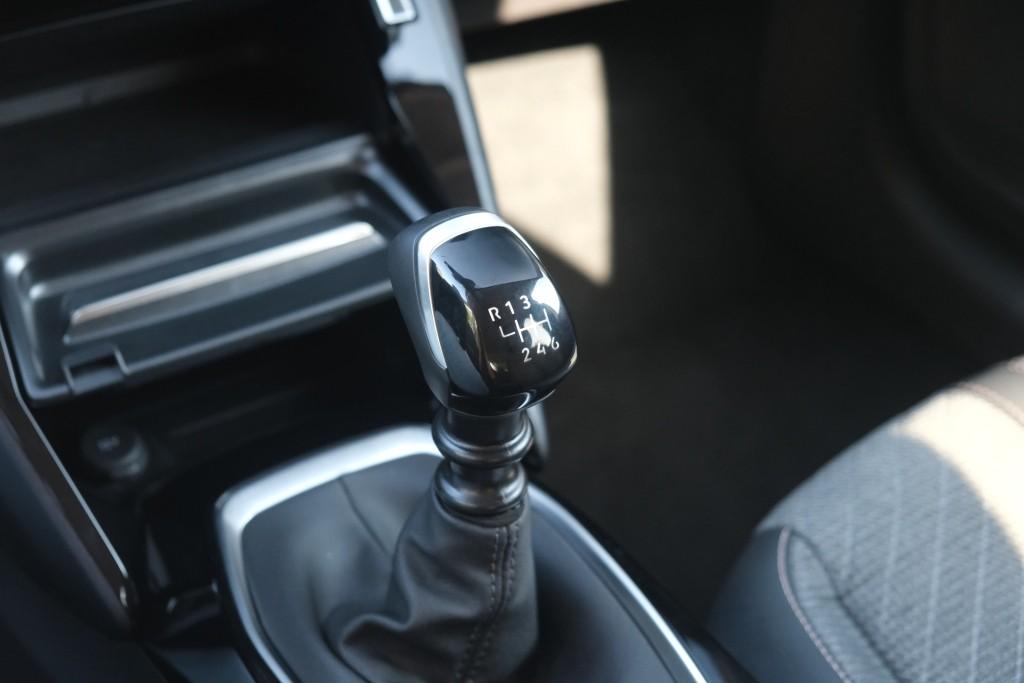Peugeot 208 1.2 PureTech 100pk Allure | Navi | App Connect | Climate | Cruise | Camera | Dodehoek | PDC afbeelding 22