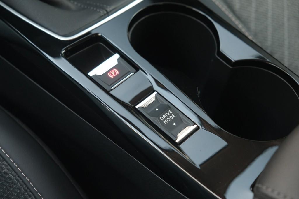 Peugeot 208 1.2 PureTech 100pk Allure | Navi | App Connect | Climate | Cruise | Camera | Dodehoek | PDC afbeelding 23