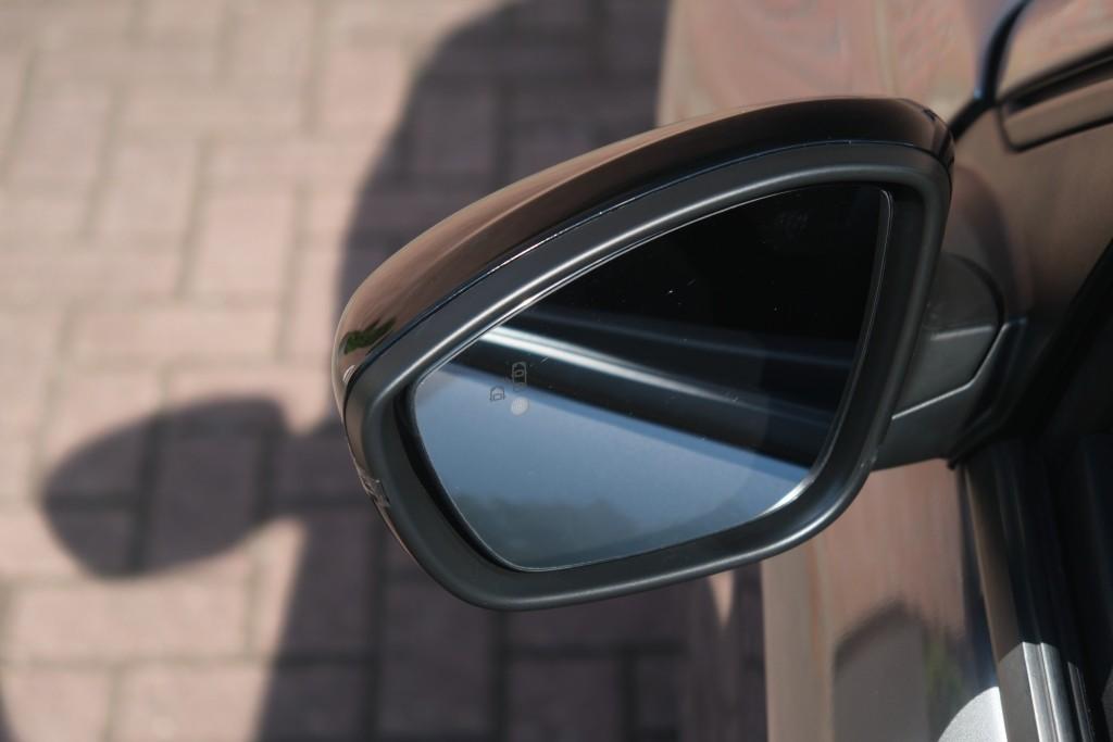 Peugeot 208 1.2 PureTech 100pk Allure | Navi | App Connect | Climate | Cruise | Camera | Dodehoek | PDC afbeelding 25