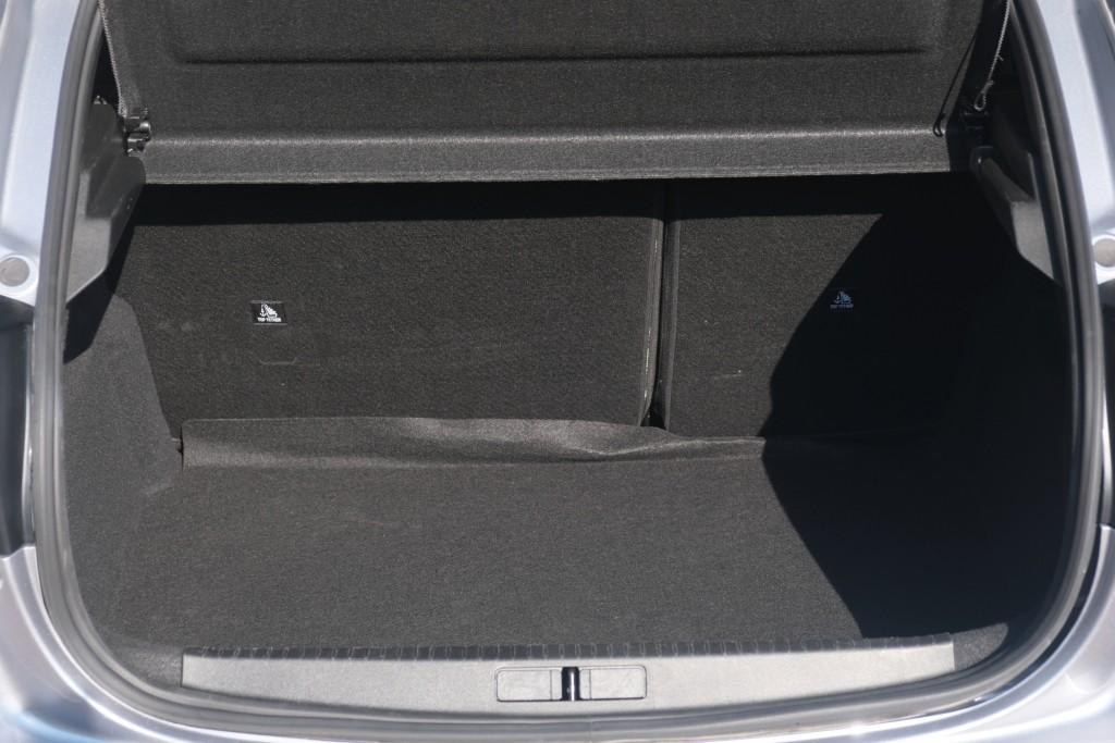 Peugeot 208 1.2 PureTech 100pk Allure | Navi | App Connect | Climate | Cruise | Camera | Dodehoek | PDC afbeelding 29
