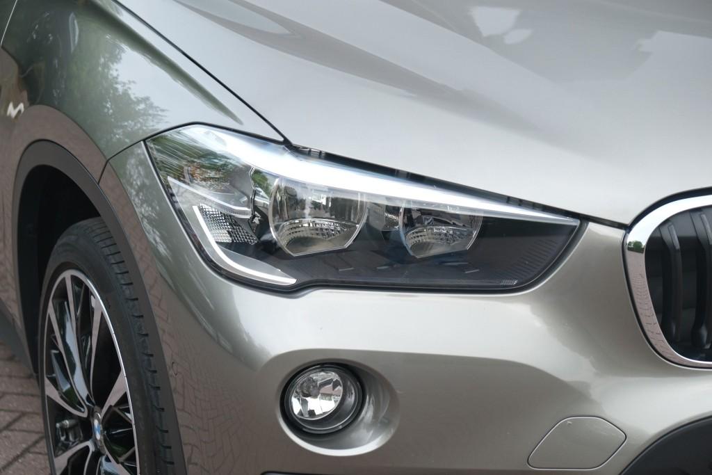 BMW X1 sDrive20i 192pk Aut. Essential | Navi | Climate | Panoramadak | Camera | Elektrische Achterklep | PDC afbeelding 2