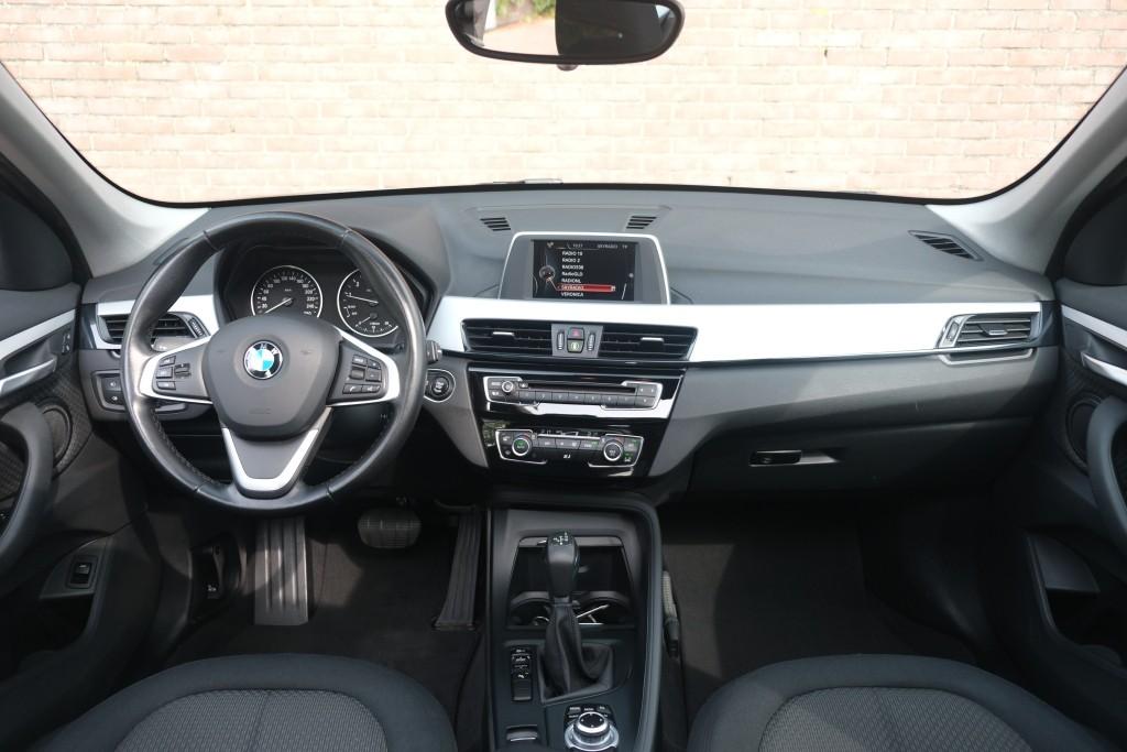 BMW X1 sDrive20i 192pk Aut. Essential | Navi | Climate | Panoramadak | Camera | Elektrische Achterklep | PDC afbeelding 7