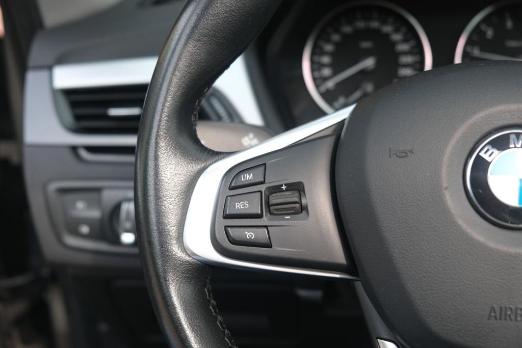 BMW X1 sDrive20i 192pk Aut. Essential | Navi | Climate | Panoramadak | Camera | Elektrische Achterklep | PDC afbeelding 9