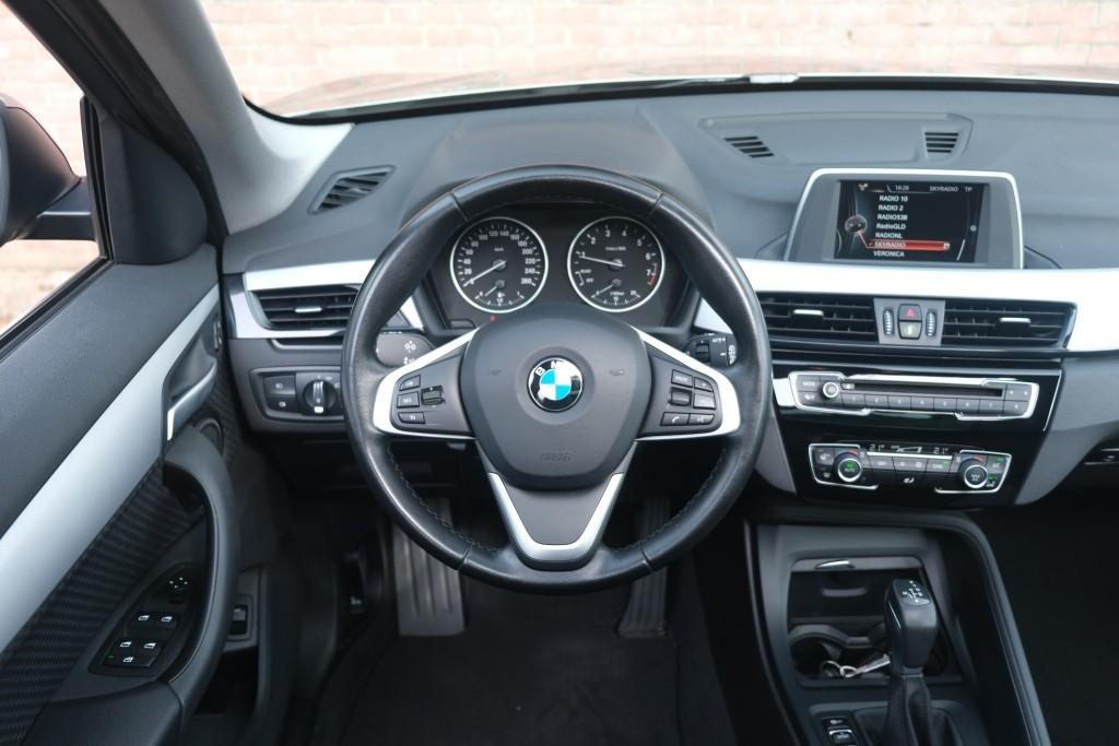 BMW X1 sDrive20i 192pk Aut. Essential | Navi | Climate | Panoramadak | Camera | Elektrische Achterklep | PDC afbeelding 15