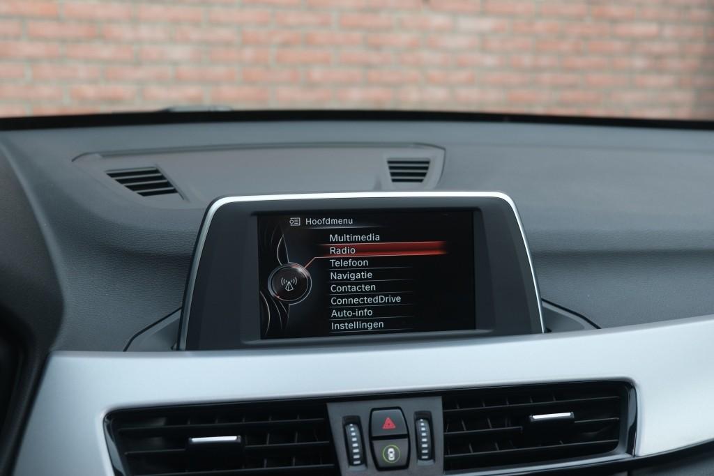 BMW X1 sDrive20i 192pk Aut. Essential | Navi | Climate | Panoramadak | Camera | Elektrische Achterklep | PDC afbeelding 18