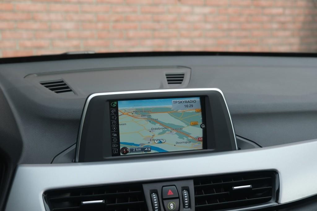 BMW X1 sDrive20i 192pk Aut. Essential | Navi | Climate | Panoramadak | Camera | Elektrische Achterklep | PDC afbeelding 20
